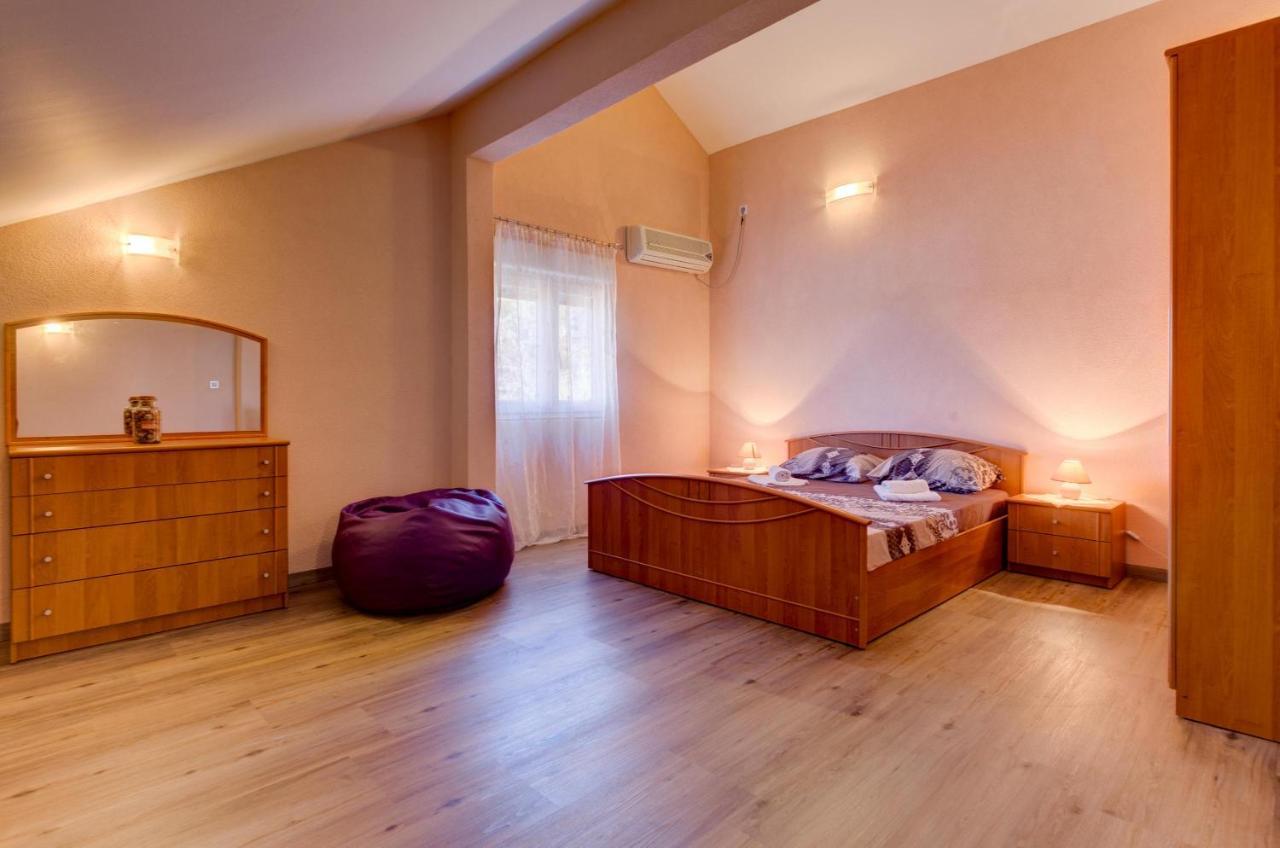 Apartments Vesna Tivat Eksteriør bilde